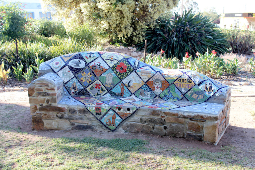 Eudunda Centenary Gardens - Mosaic Chase Lounge